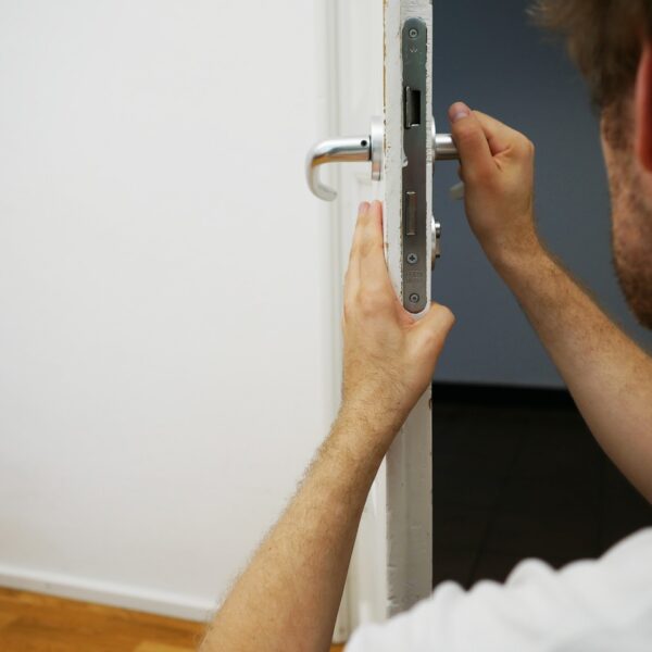 locksmith, door lock, close-4521068.jpg